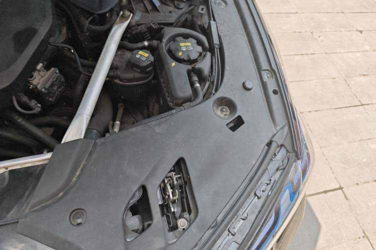 Used BMW 5 Series 2020 530Li Leading Model M Sport Package Engine Bay Left
