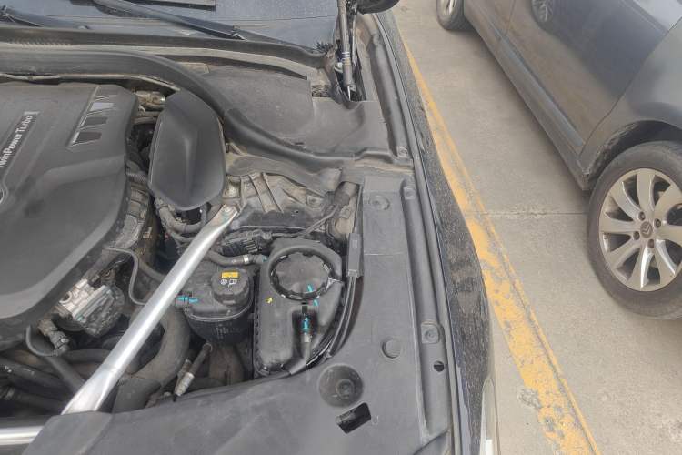 Used BMW 5 Series 2020 525Li M Sport Package Engine Bay Left