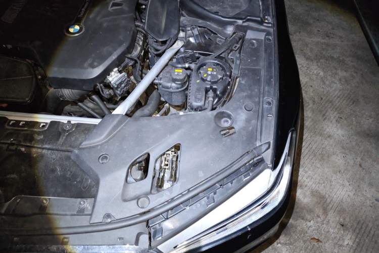 Used BMW 5 Series 2020 530Li Leading Edition Luxury Package Engine Bay Left