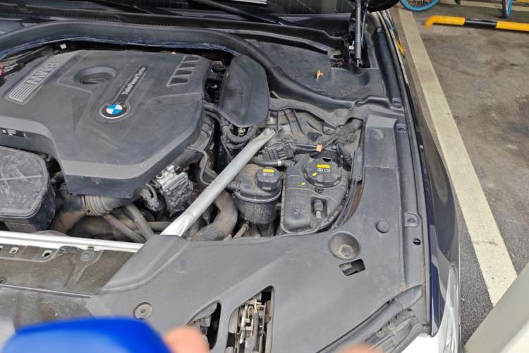 Used BMW 5 Series 2020 525Li M Sport Package Engine Bay Left