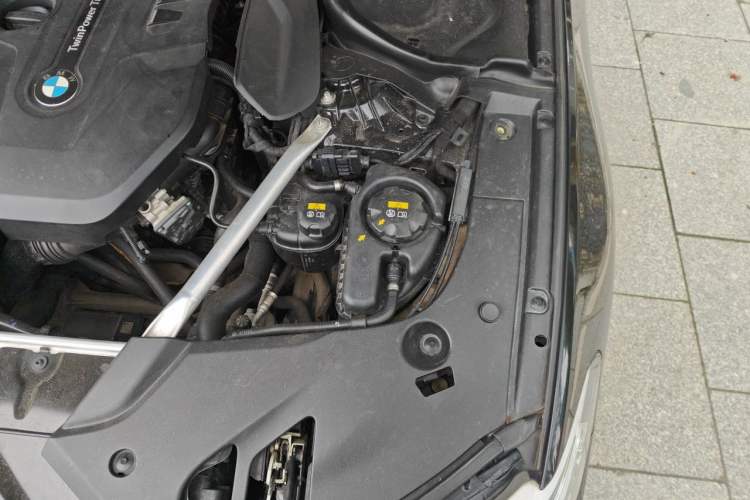 Used BMW 5 Series 2020 530Li Leading Edition Luxury Package Engine Bay Left