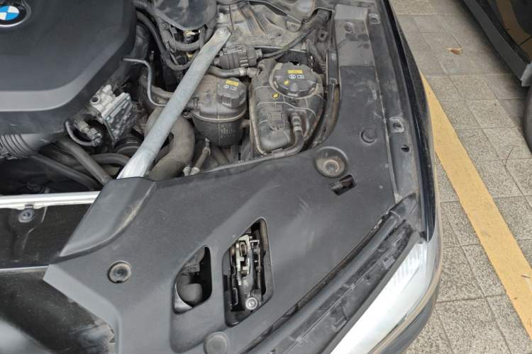 Used BMW 5 Series 2020 525Li M Sport Package Engine Bay Left