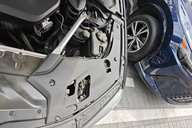 Used BMW 5 Series 2020 525Li M Sport Package Engine Bay Left