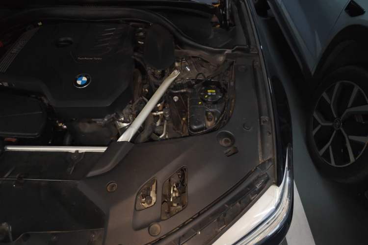 Used BMW 5 Series 2020 525i M Sport Package Engine Bay Left