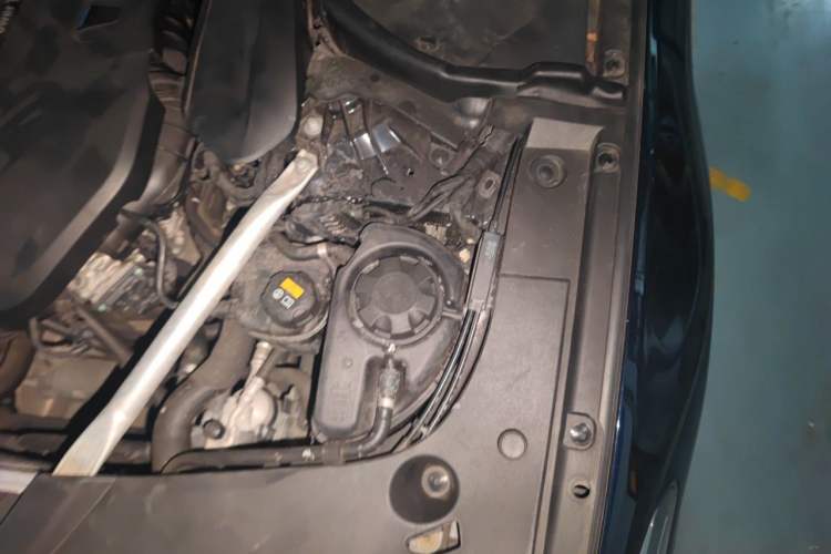 Used BMW 5 Series 2020 525Li M Sport Package Engine Bay Left