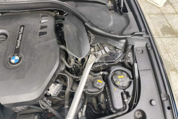 Used BMW 5 Series 2020 525Li M Sport Package Engine Bay Left