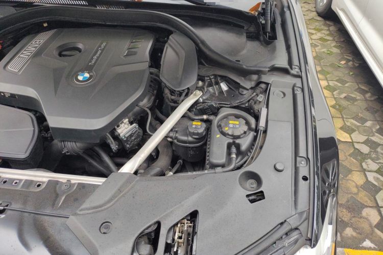 Used BMW 5 Series 2020 525Li Luxury Package Engine Bay Left