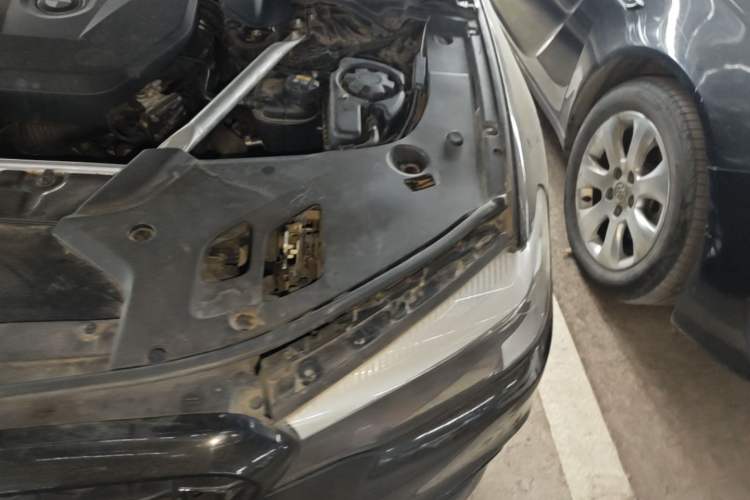 Used BMW 5 Series 2020 525Li Luxury Package Engine Bay Left