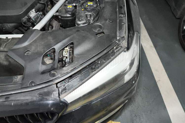 Used BMW 5 Series 2020 525Li Luxury Package Engine Bay Left