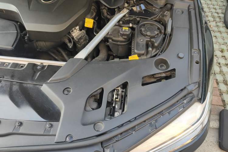 Used BMW 5 Series 2020 530Li Luxury Edition Premium Package Engine Bay Left