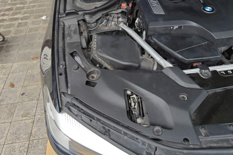 Used BMW 5 Series 2020 525Li M Sport Package Engine Bay Right