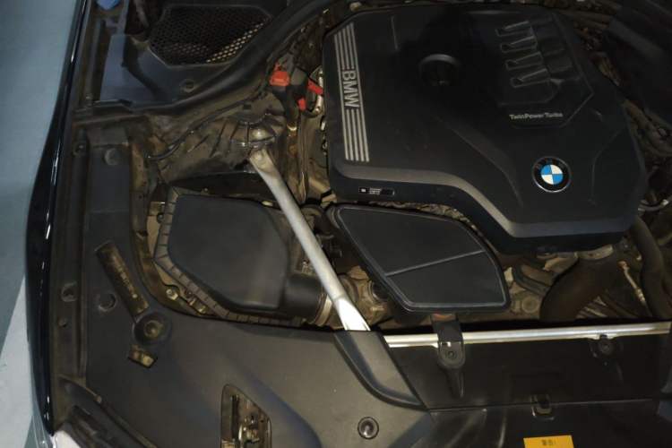 Used BMW 5 Series 2020 525i M Sport Package Engine Bay Right