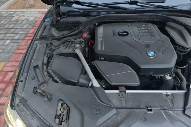 Used BMW 5 Series 2020 525i M Sport Package Engine Bay Right