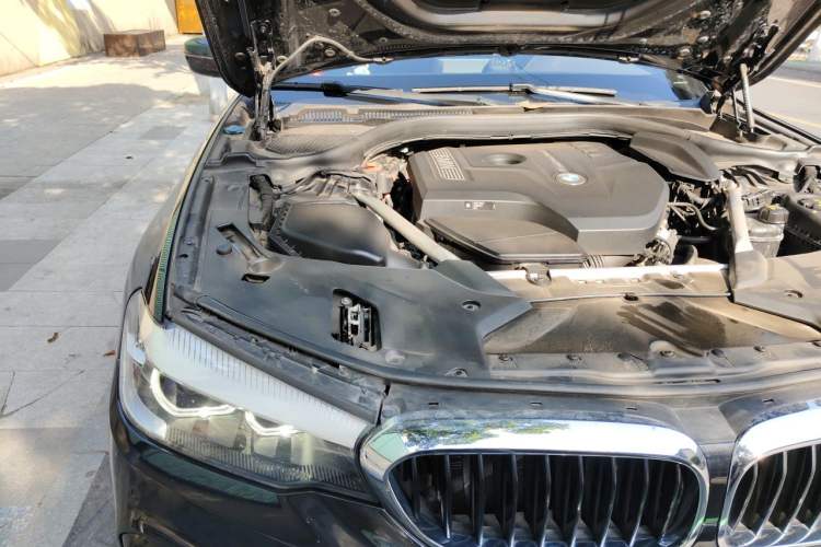 Used BMW 5 Series 2020 525Li M Sport Package Engine Bay Right
