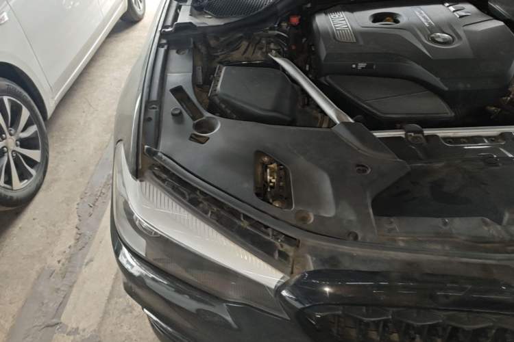 Used BMW 5 Series 2020 525Li Luxury Package Engine Bay Right
