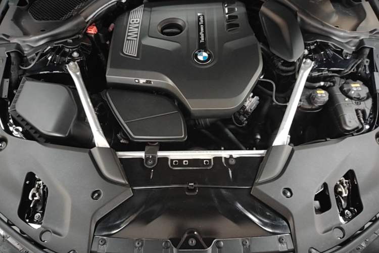Used BMW 5 Series 2020 525Li M Sport Package Engine Bay