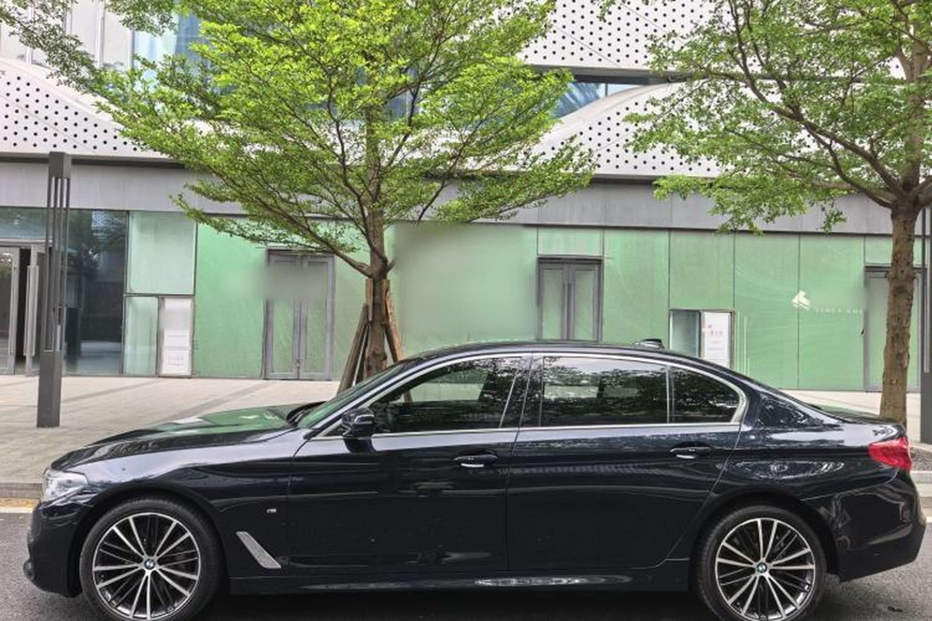 Used BMW 5 Series 2020 530Li Leading Model M Sport Package Exterior 2