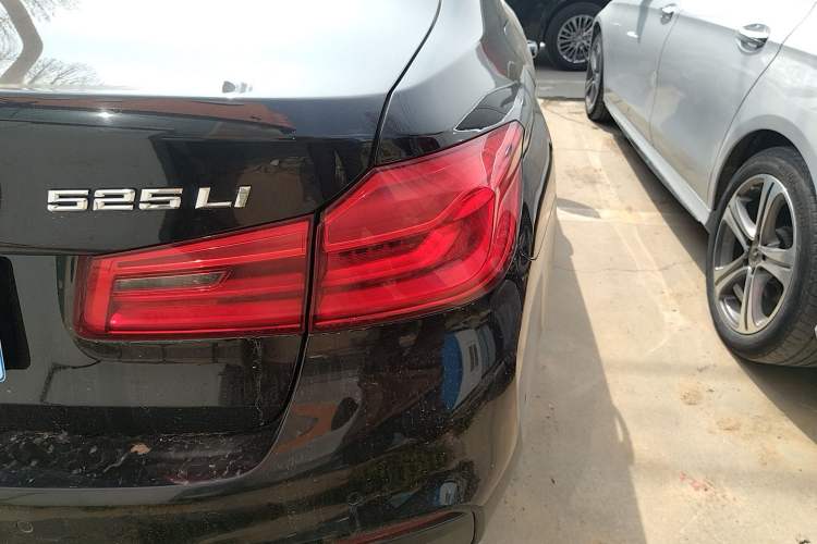 Used BMW 5 Series 2020 525Li M Sport Package Exterior 3