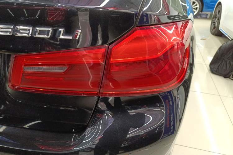 Used BMW 5 Series 2020 530Li Leading Edition Luxury Package Exterior 3