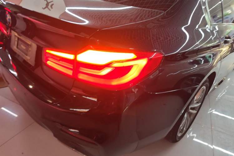 Used BMW 5 Series 2020 525Li M Sport Package Exterior 3