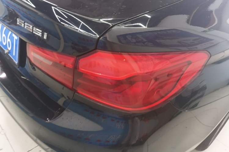 Used BMW 5 Series 2020 525i M Sport Package Exterior 3