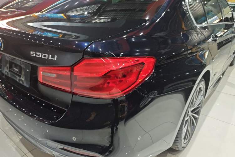 Used BMW 5 Series 2020 530Li Leading Model M Sport Package Exterior 3