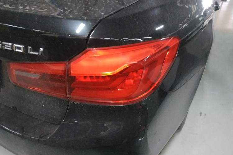 Used BMW 5 Series 2020 530Li Leading Model M Sport Package Exterior 3
