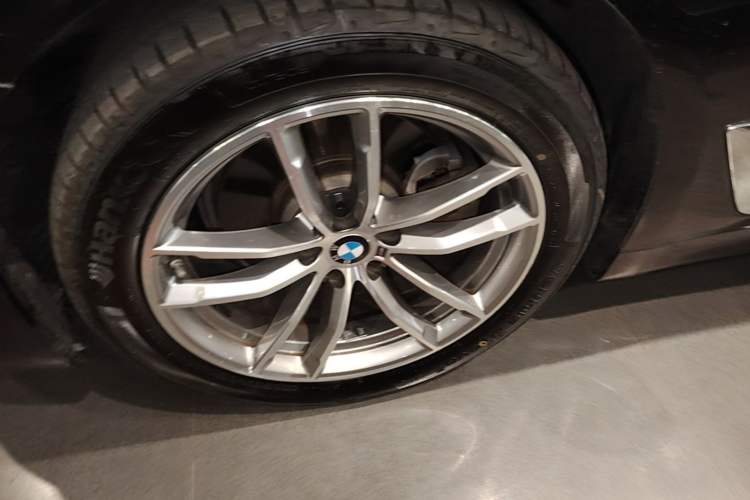 Used BMW 5 Series 2020 525Li M Sport Package Exterior 4