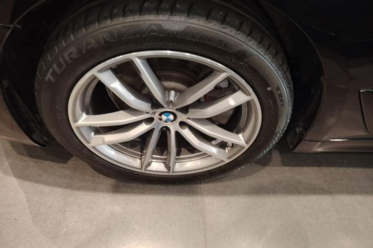 Used BMW 5 Series 2020 525Li M Sport Package Exterior 4