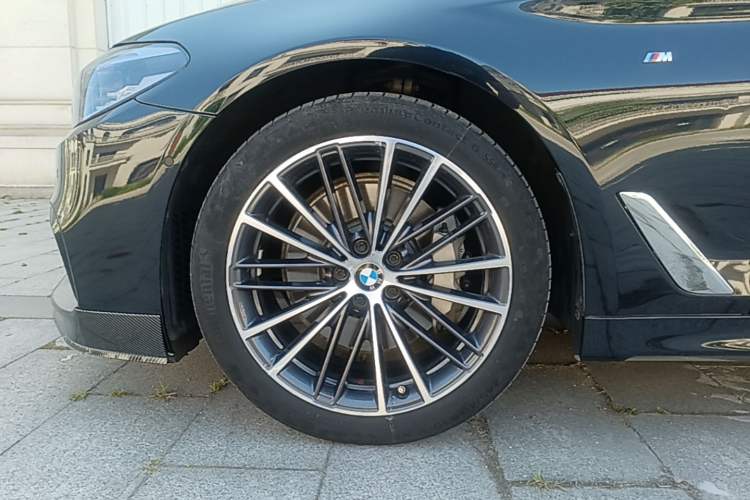 Used BMW 5 Series 2020 530Li Leading Model M Sport Package Exterior 4