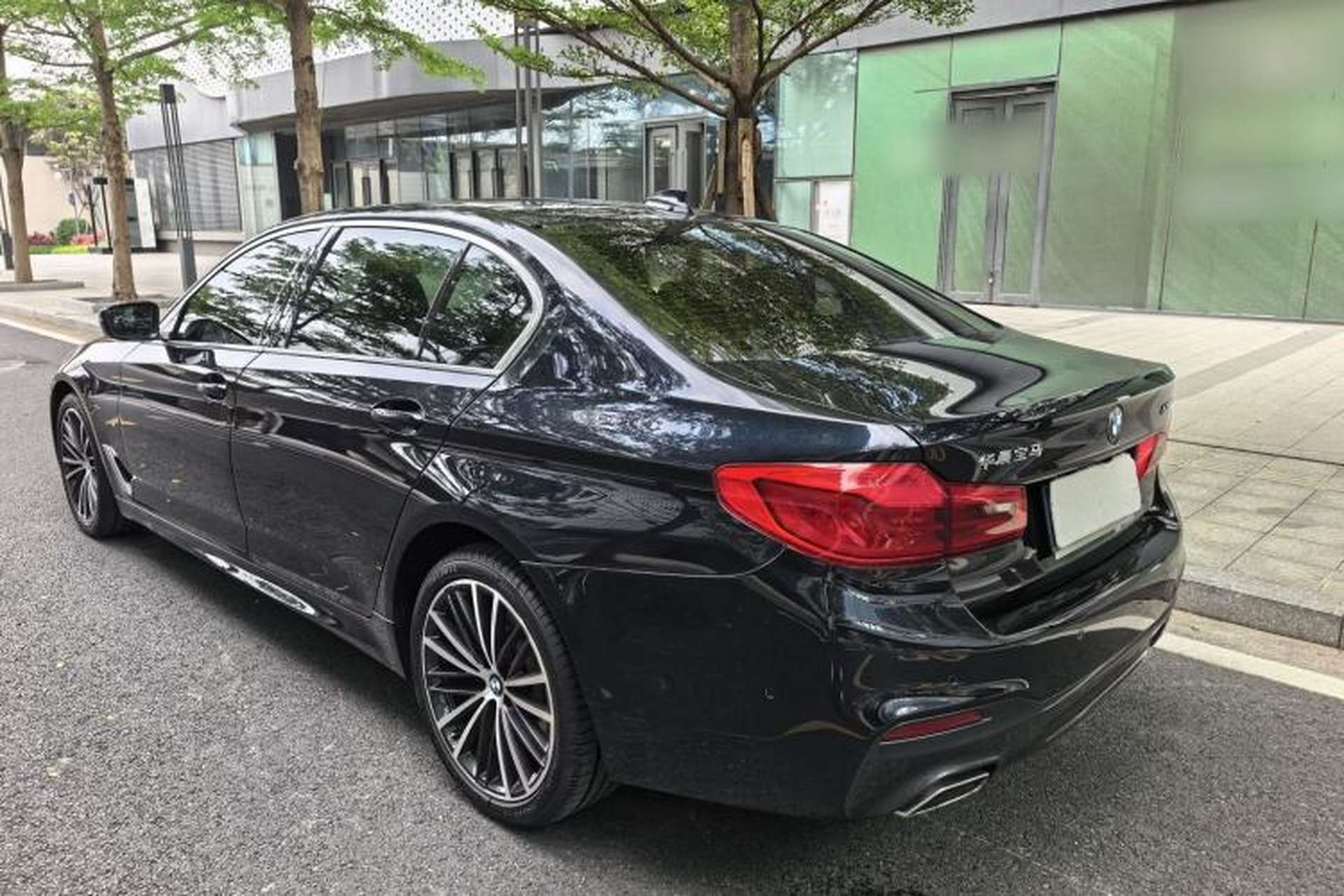 Used BMW 5 Series 2020 530Li Leading Model M Sport Package Exterior 4