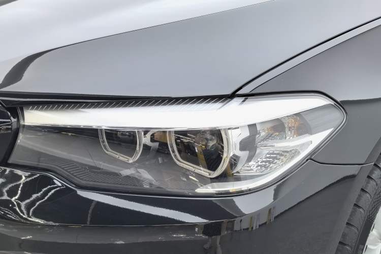 Used BMW 5 Series 2020 525Li Luxury Package Exterior 7