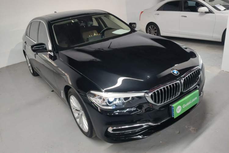 Used BMW 5 Series 2020 525Li Luxury Package Front Right 45 Deg