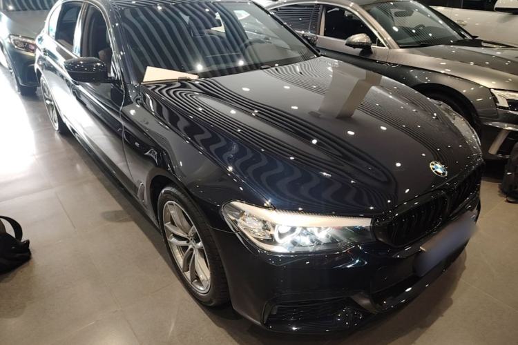 Used BMW 5 Series 2020 525Li M Sport Package Front Right 45 Deg