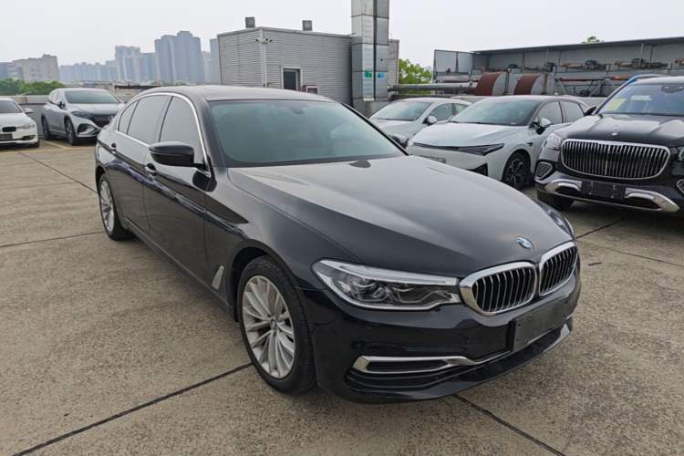 Used BMW 5 Series 2020 530Li Leading Edition Luxury Package Front Right 45 Deg
