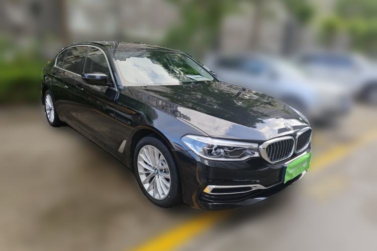 Used BMW 5 Series 2020 530Li xDrive Luxury Package Front Right 45 Deg
