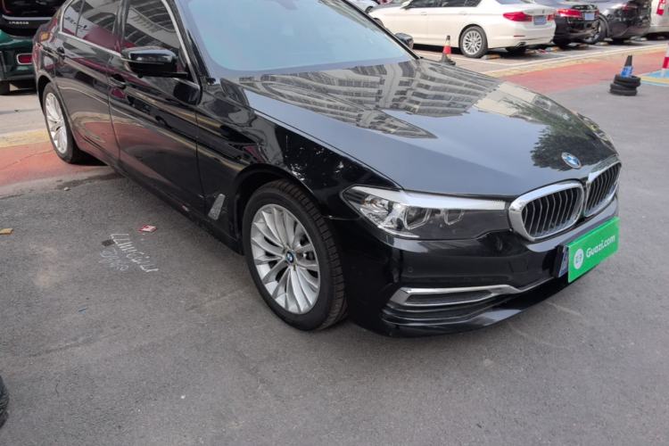 Used BMW 5 Series 2020 525Li Luxury Package Front Right 45 Deg