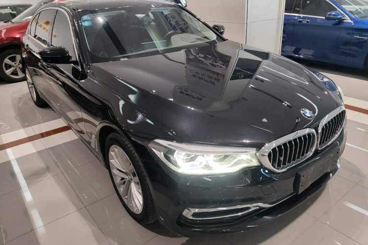 Used BMW 5 Series 2020 530Li Luxury Edition Premium Package Front Right 45 Deg