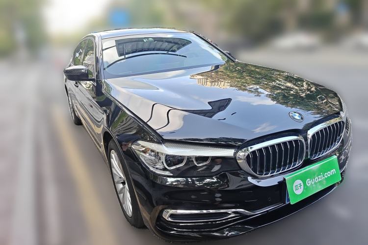 Used BMW 5 Series 2020 525Li Luxury Package Front Right 45 Deg