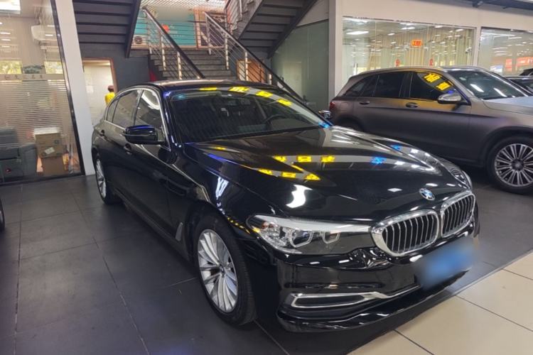 Used BMW 5 Series 2020 525Li Luxury Package Front Right 45 Deg