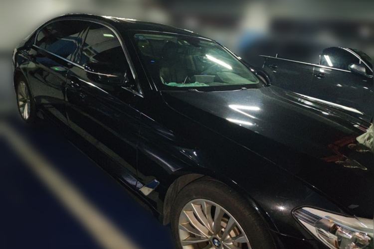 Used BMW 5 Series 2020 530Li Leading Edition Luxury Package Front Right 45 Deg