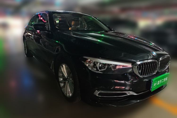 Used BMW 5 Series 2020 525Li Luxury Package Front Right 45 Deg