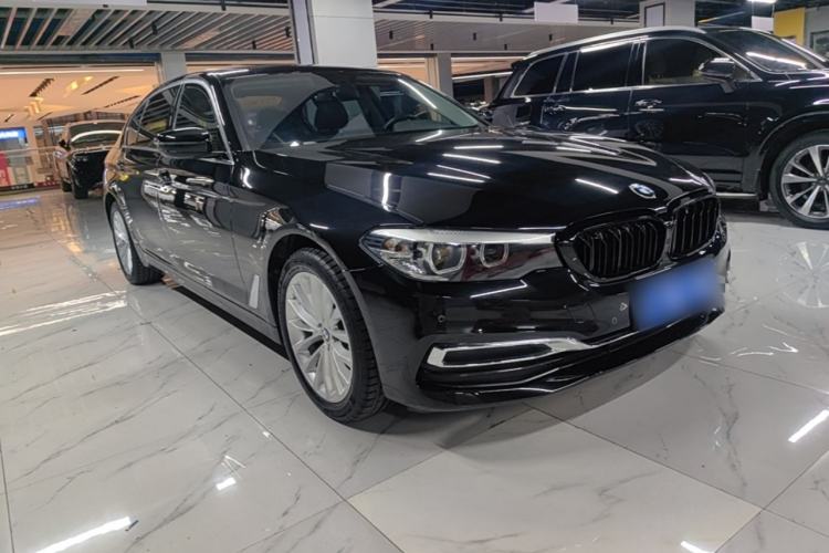 Used BMW 5 Series 2020 525Li Luxury Package Front Right 45 Deg