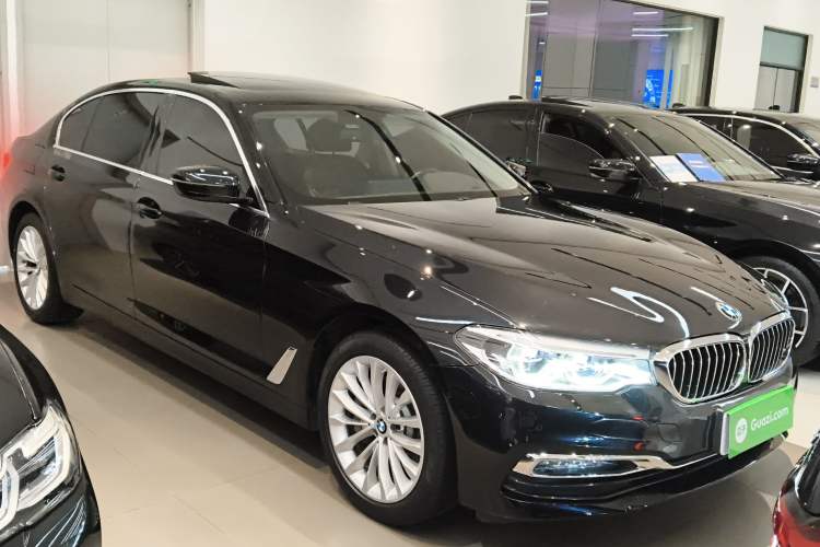 Used BMW 5 Series 2020 530Li Luxury Edition Premium Package Front Right 45 Deg