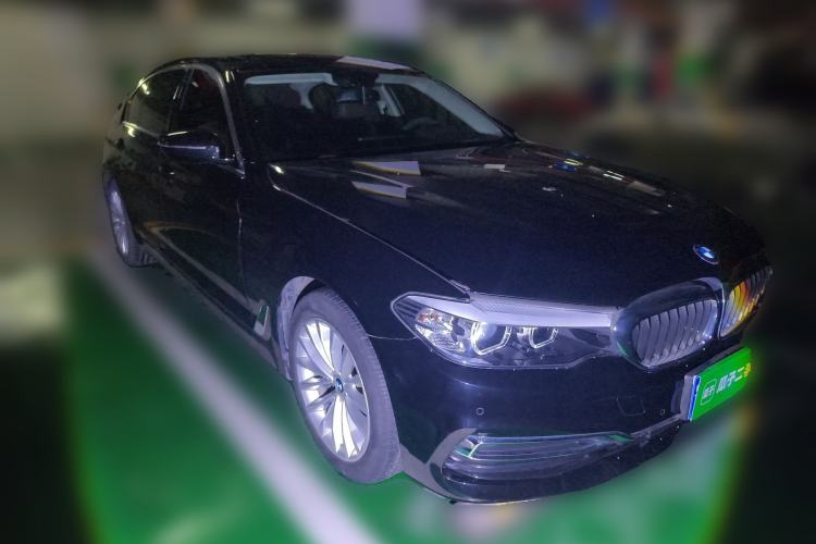 Used BMW 5 Series 2020 525Li Luxury Package Front Right 45 Deg