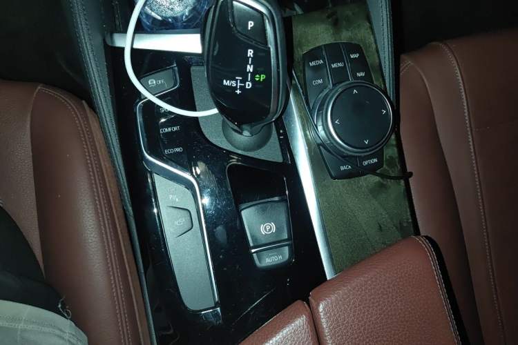 Used BMW 5 Series 2020 530Li Luxury Edition M Sport Package Gear Lever