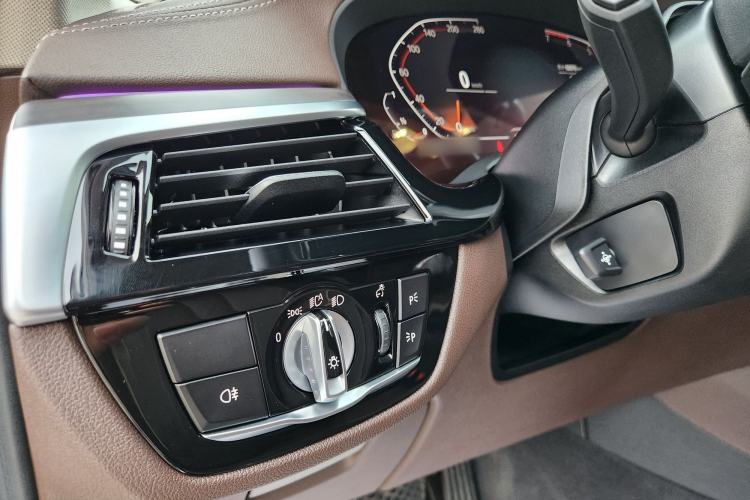 Used BMW 5 Series 2020 530Li Leading Edition Luxury Package Interior 10