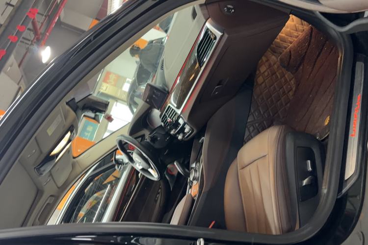 Used BMW 5 Series 2020 525Li Luxury Package Interior 2