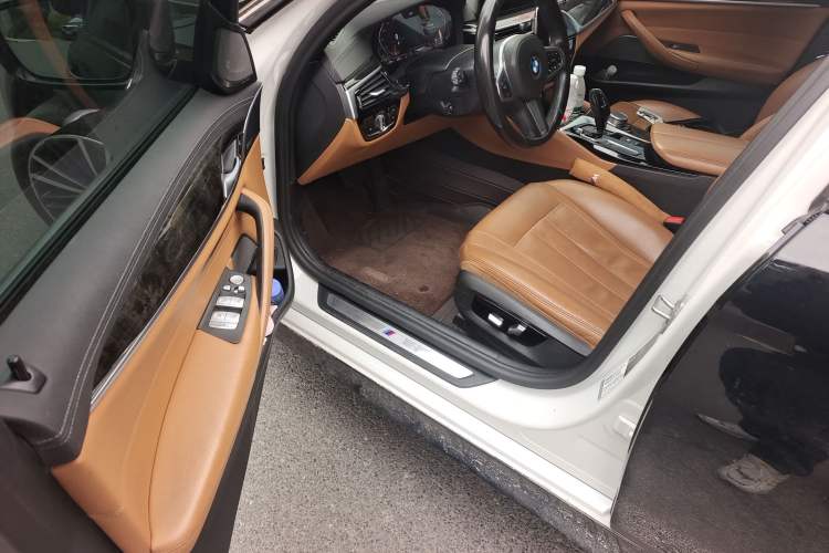 Used BMW 5 Series 2020 530Li Luxury Edition M Sport Package Interior 3
