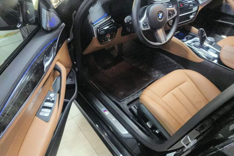 Used BMW 5 Series 2020 530Li Leading Model M Sport Package Interior 3